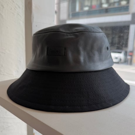 2608KC082502NN / PU leather panel Bucket Hat（Black）