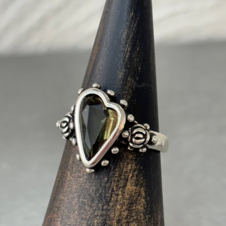 2610RG0854 /  Olive Heart Stone Ring （Silver）