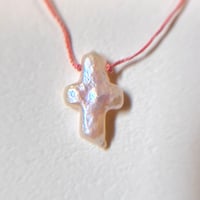 ネックレス（シルク・サーモンピンク）クロスの淡水パール