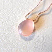 38cmネックレス（シルク・濃いベージュ）ピンクカルセドニー