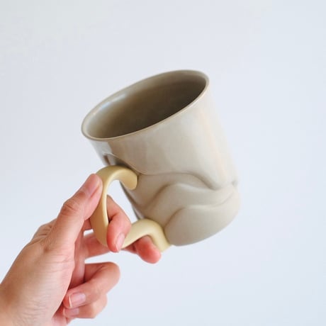 深見達希 layer mug [beige]
