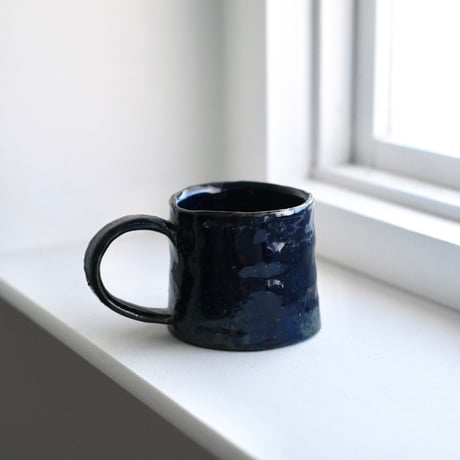 三浦麻衣  紺色マグ