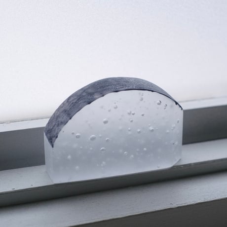 glass object   - purple -