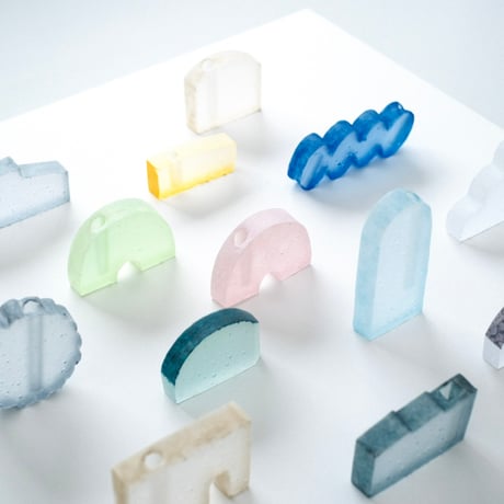 glass object   - white -