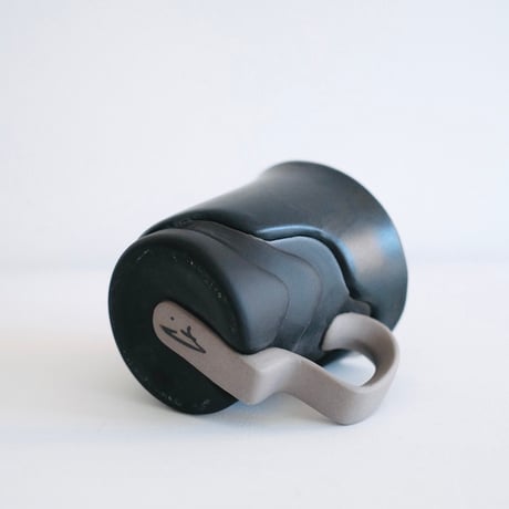 深見達希 layer mug [black]