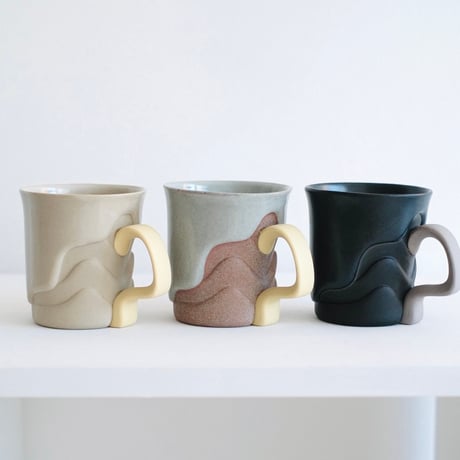 深見達希 layer mug [black]
