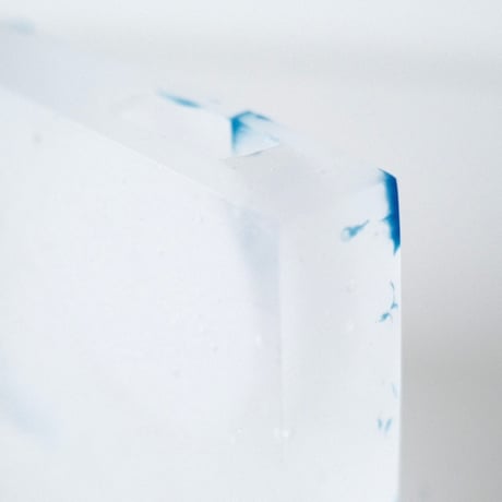 glass object   - white -