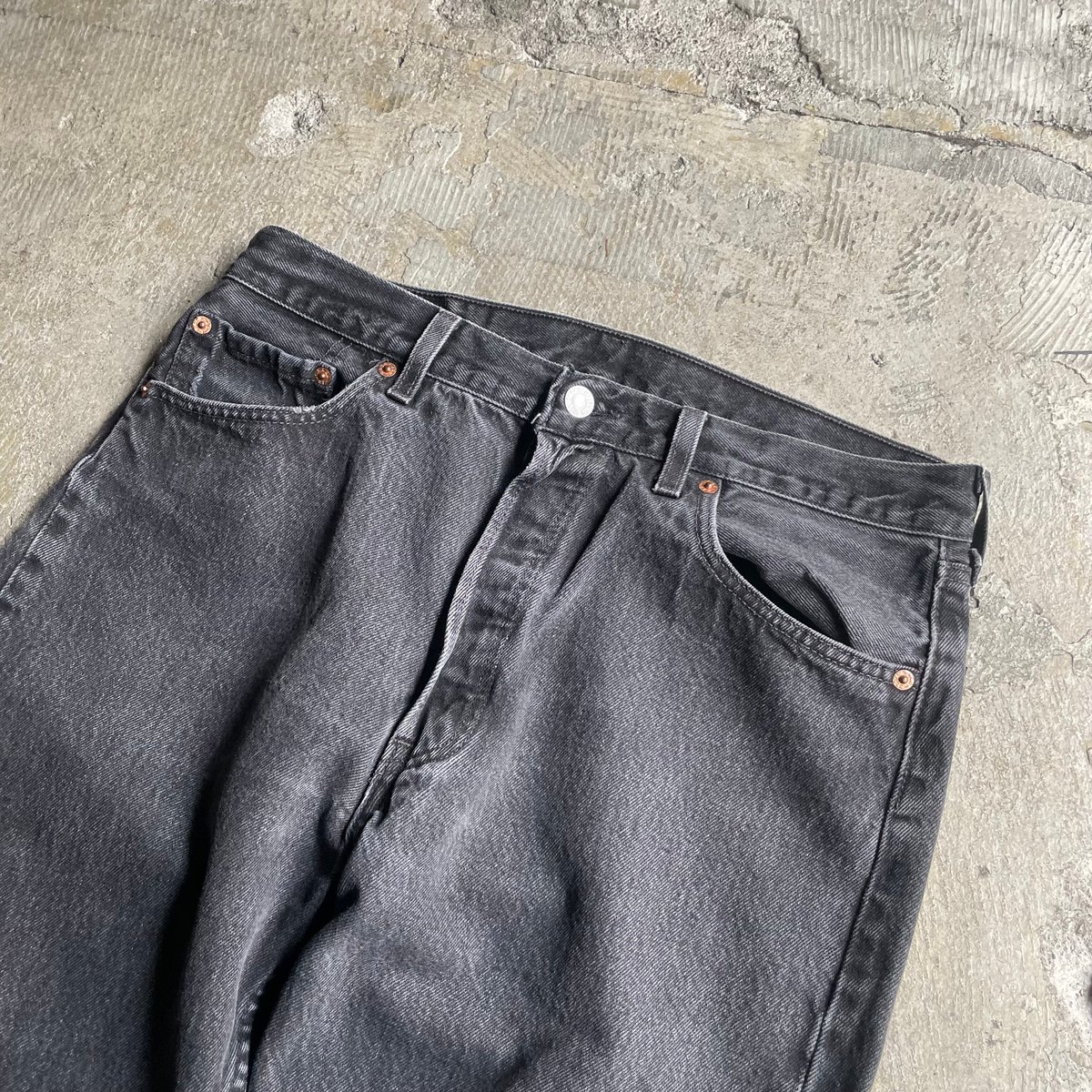 1997s Levi's 501 black denim pants | sui & shara