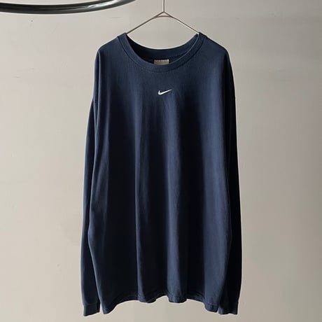 2003 Nike center swoosh tee