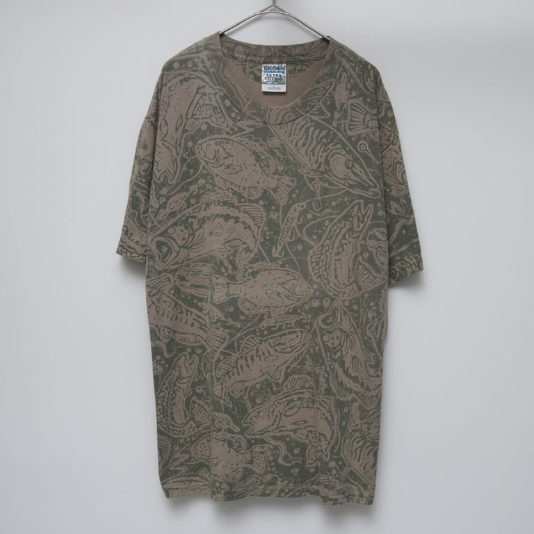 プリントTシャツ（All over fish print T-shirt）