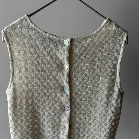Back button design lace vest