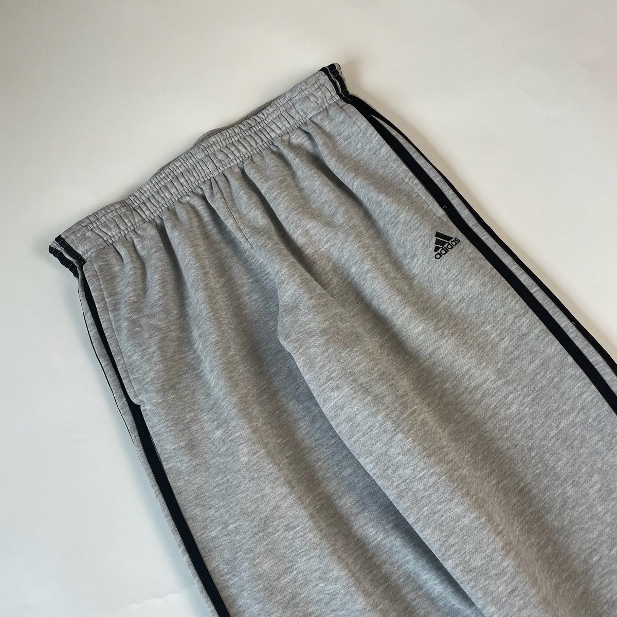 adidas side line sweat pants | sui & shara