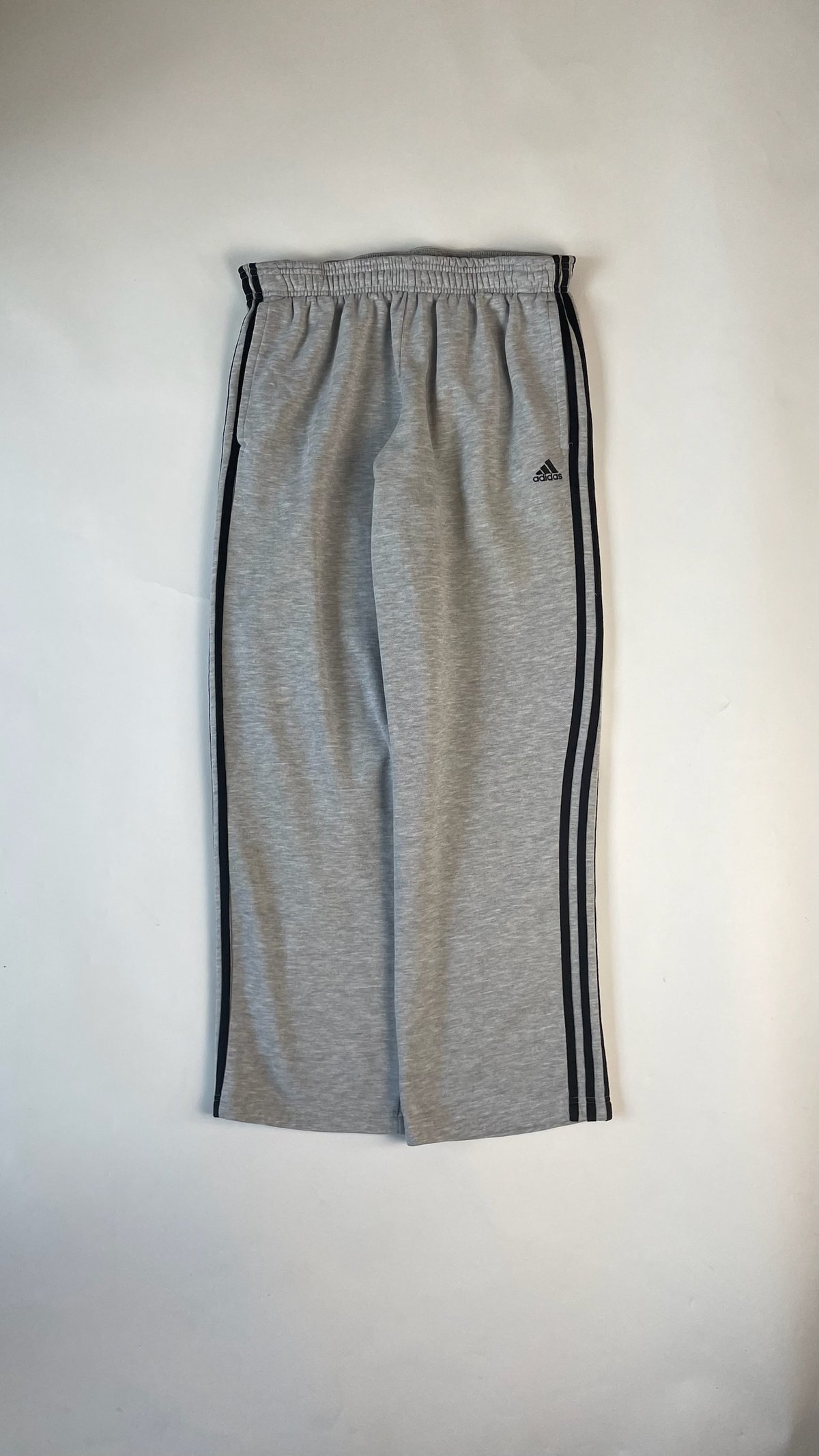 adidas side line sweat pants | sui & shara
