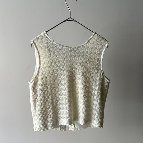 Back button design lace vest