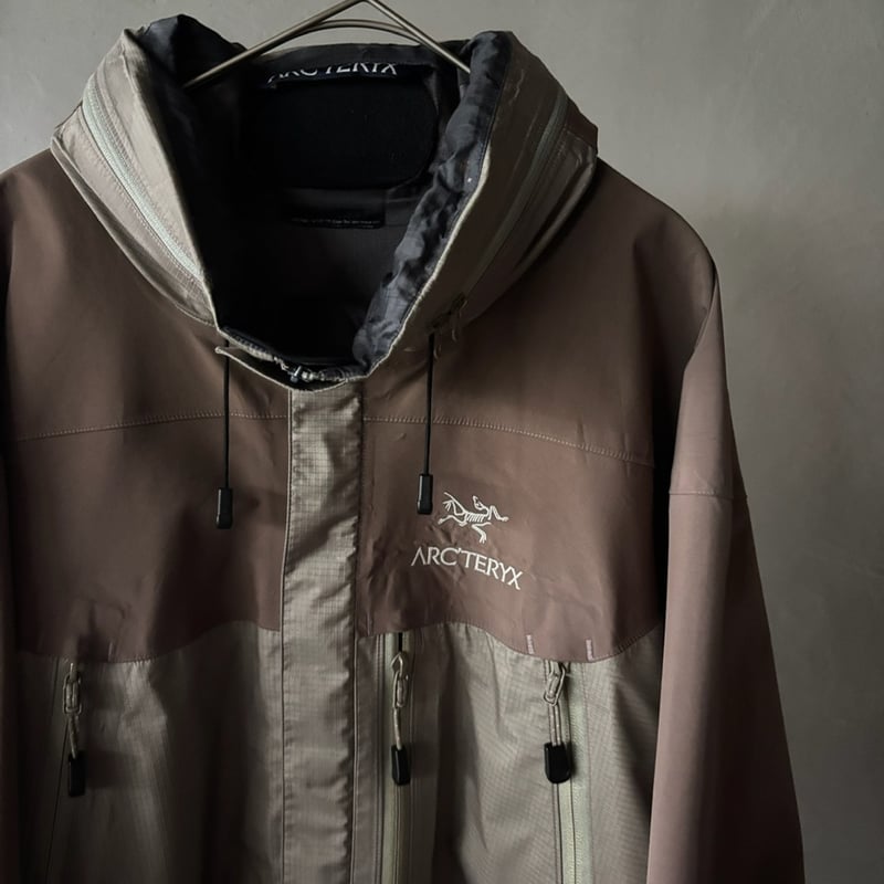 2003 Arc'teryx Theta LT jacket “Stone” | sui &