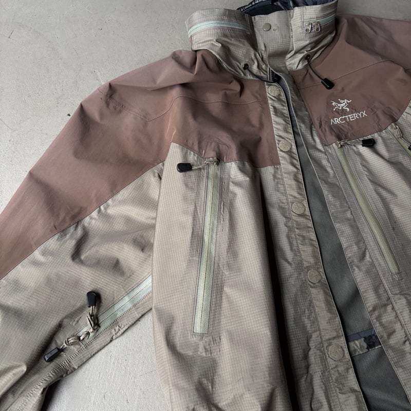 2003 Arc'teryx Theta LT jacket “Stone” | sui &