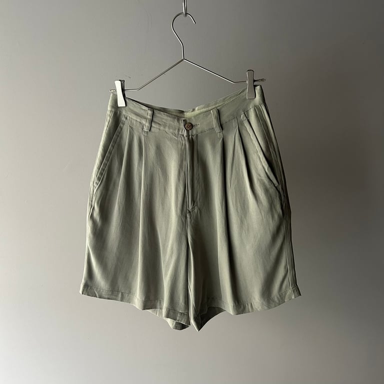 ショートパンツ（2tuck silk shorts “light green”）