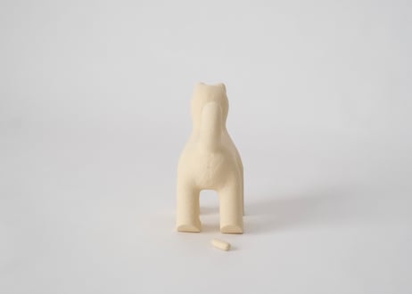 白い 遠くをみつめる犬(小)　菊池俊治