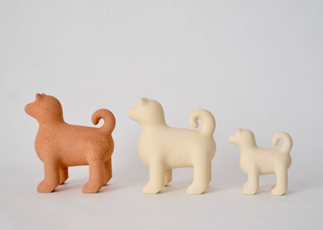 白い 遠くをみつめる犬(大)　菊池俊治