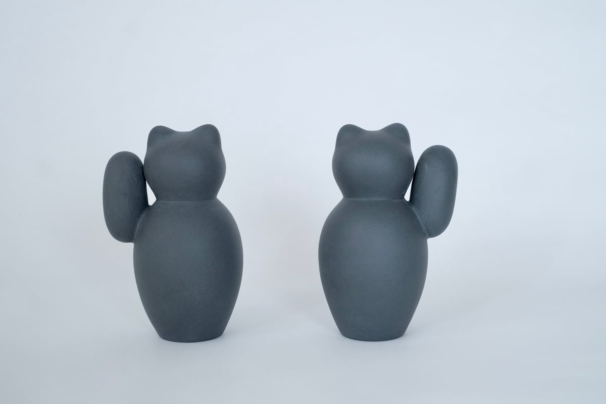 manekineko black / 片手 菊池俊治 | Rohan
