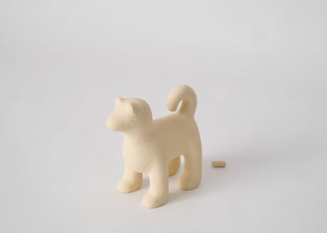 白い 遠くをみつめる犬(小)　菊池俊治