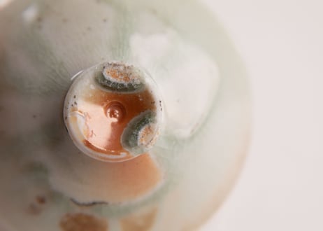 灰釉盃　Ash-glazed sake cup　R8-312