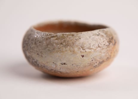 自然釉緋色ぐい呑 Natural ash-glazed sake cup with scarlet tones　TC-30