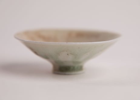 灰釉盃　Ash-glazed sake cup　R8-312