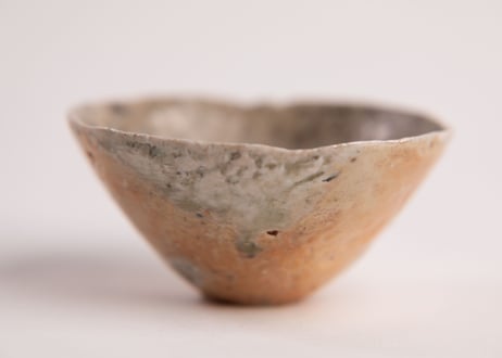 自然釉緋色ぐい呑 Natural ash-glazed sake cup with scarlet tones　TC-29
