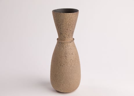 化粧燻花入　White Slip Smoke-Fired Flower Vase　R8-203