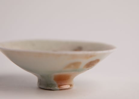 灰釉盃　Ash-glazed sake cup　R8-312