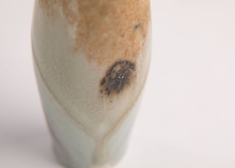 自然釉窯変一輪挿　Natural ash glaze kiln-change single-flower vase　R8-220