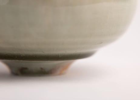 灰釉塩筍茶盌　Ash-Glazed Shioge Matcha Bowl R8-116