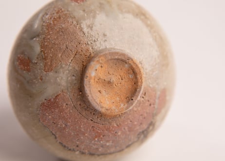 灰釉小壷　Small ash-glazed pot　R8-218