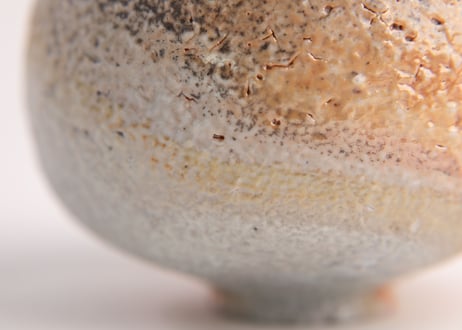 窯変緋色茶盌　Fire-flushed kiln-changed matcha bowl　TC-01