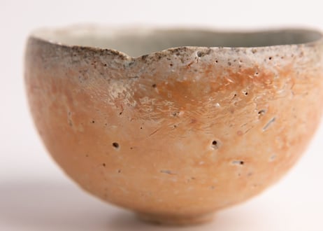 灰釉緋色茶盌　Ash-Glazed Scarlet Matcha Bowl　R8-102