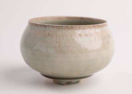 灰釉塩筍茶盌　Ash-Glazed Shioge Matcha Bowl R8-116