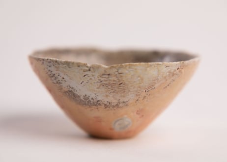 自然釉緋色ぐい呑 Natural ash-glazed sake cup with scarlet tones　TC-29