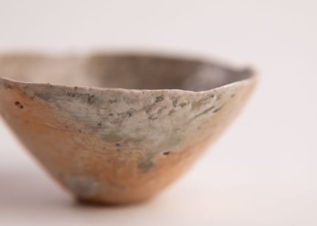 自然釉緋色ぐい呑 Natural ash-glazed sake cup with scarlet tones　TC-29