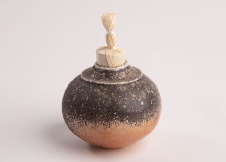 窯変緋色振出　Kiln-Transformed Scarlet Sweets Container (Furidashi)　R8-119