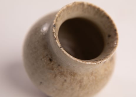 灰釉小壷　Small ash-glazed pot　R8-218