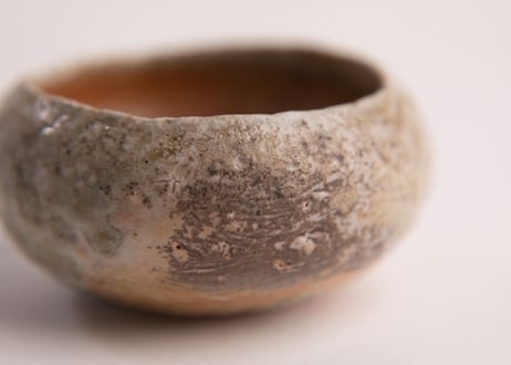自然釉緋色ぐい呑 Natural ash-glazed sake cup with scarlet tones　TC-30