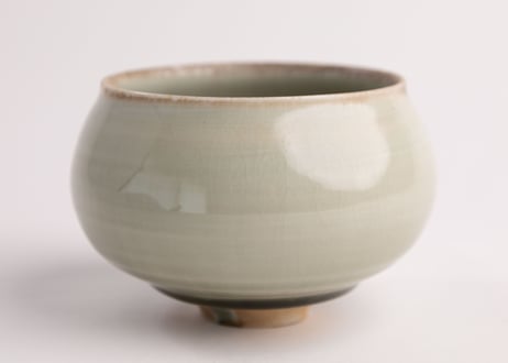 灰釉塩筍茶盌　Ash-Glazed Shioge Matcha Bowl R8-116