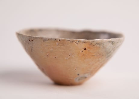 自然釉緋色ぐい呑 Natural ash-glazed sake cup with scarlet tones　TC-29