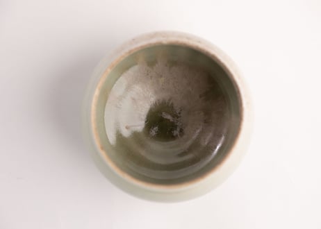 灰釉塩筍茶盌　Ash-Glazed Shioge Matcha Bowl R8-116