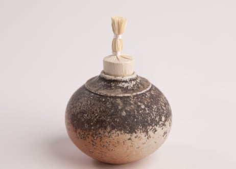 窯変緋色振出　Kiln-Transformed Scarlet Sweets Container (Furidashi)　R8-119