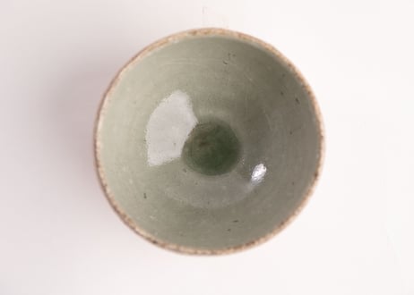 灰釉緋色茶盌　Ash-Glazed Scarlet Matcha Bowl　R8-102