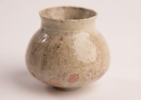 灰釉小壷　Small ash-glazed pot　R8-218