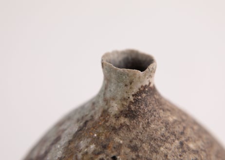 自然釉一輪挿　Single-Flower Vase with Natural Ash Glaze　F7_25