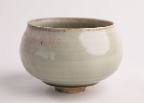 灰釉塩筍茶盌　Ash-Glazed Shioge Matcha Bowl R8-116